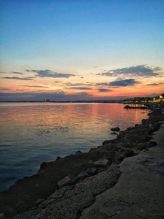 Sea View Apartment With Free Parking Pomorie Kültér fotó