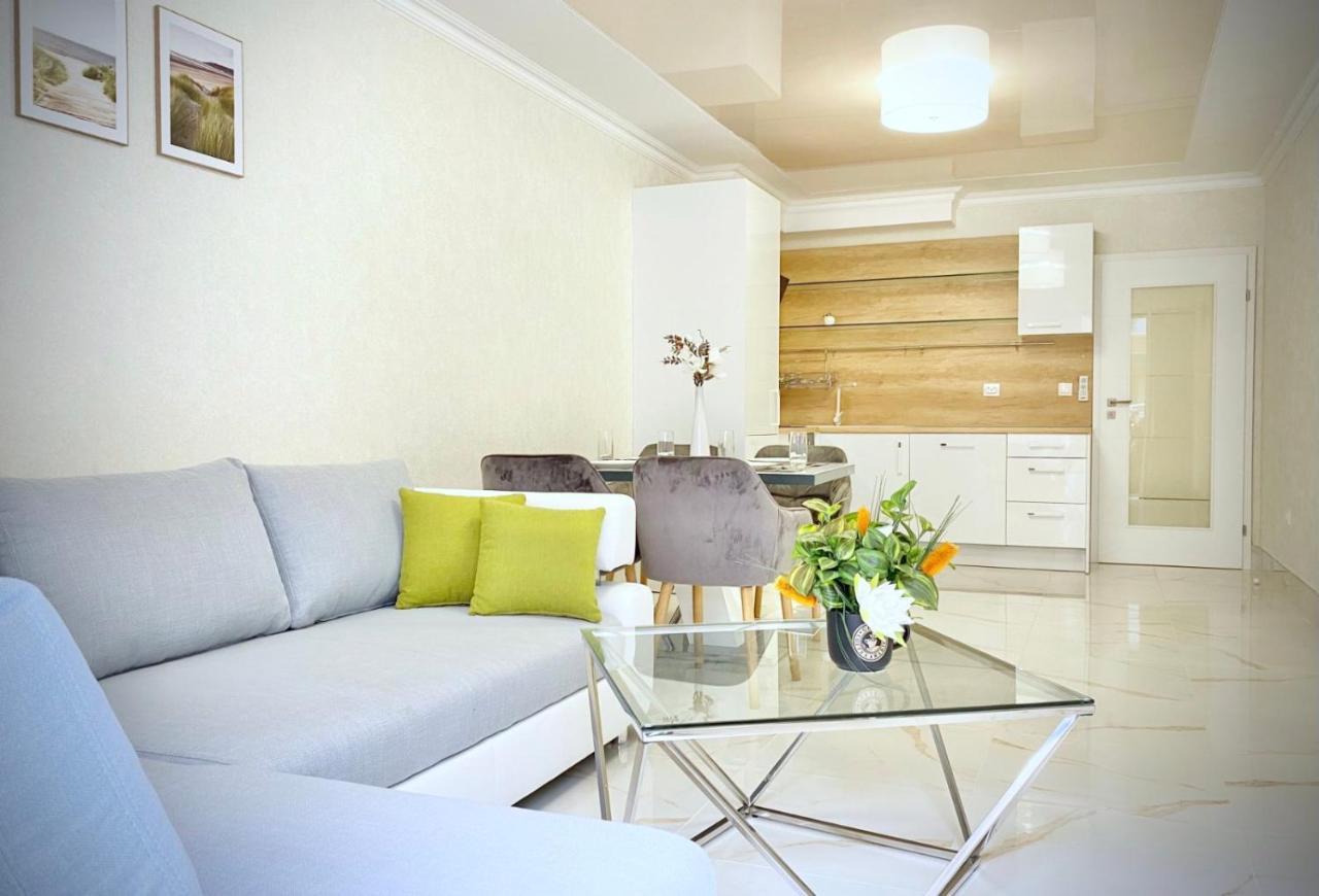 Sea View Apartment With Free Parking Pomorie Kültér fotó